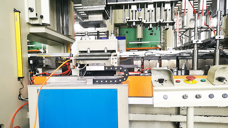 晨豐科技伺服滾輪送料機案例！